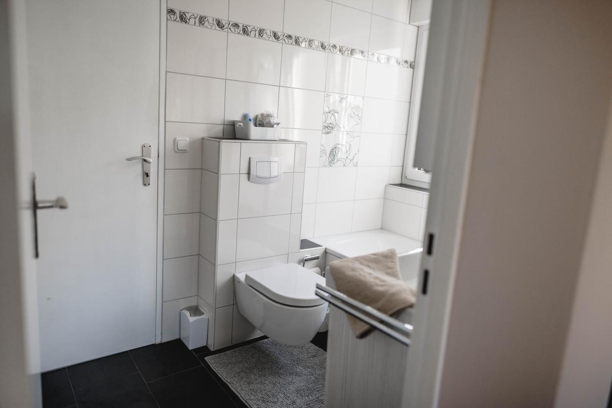 Me Homes - Grosse Moderne Designer-Wohnung Fuer Urlaub Und Business - Mit Kueche, Buero, Balkon Und 2 Parkplaetzen Bayreuth Exterior photo