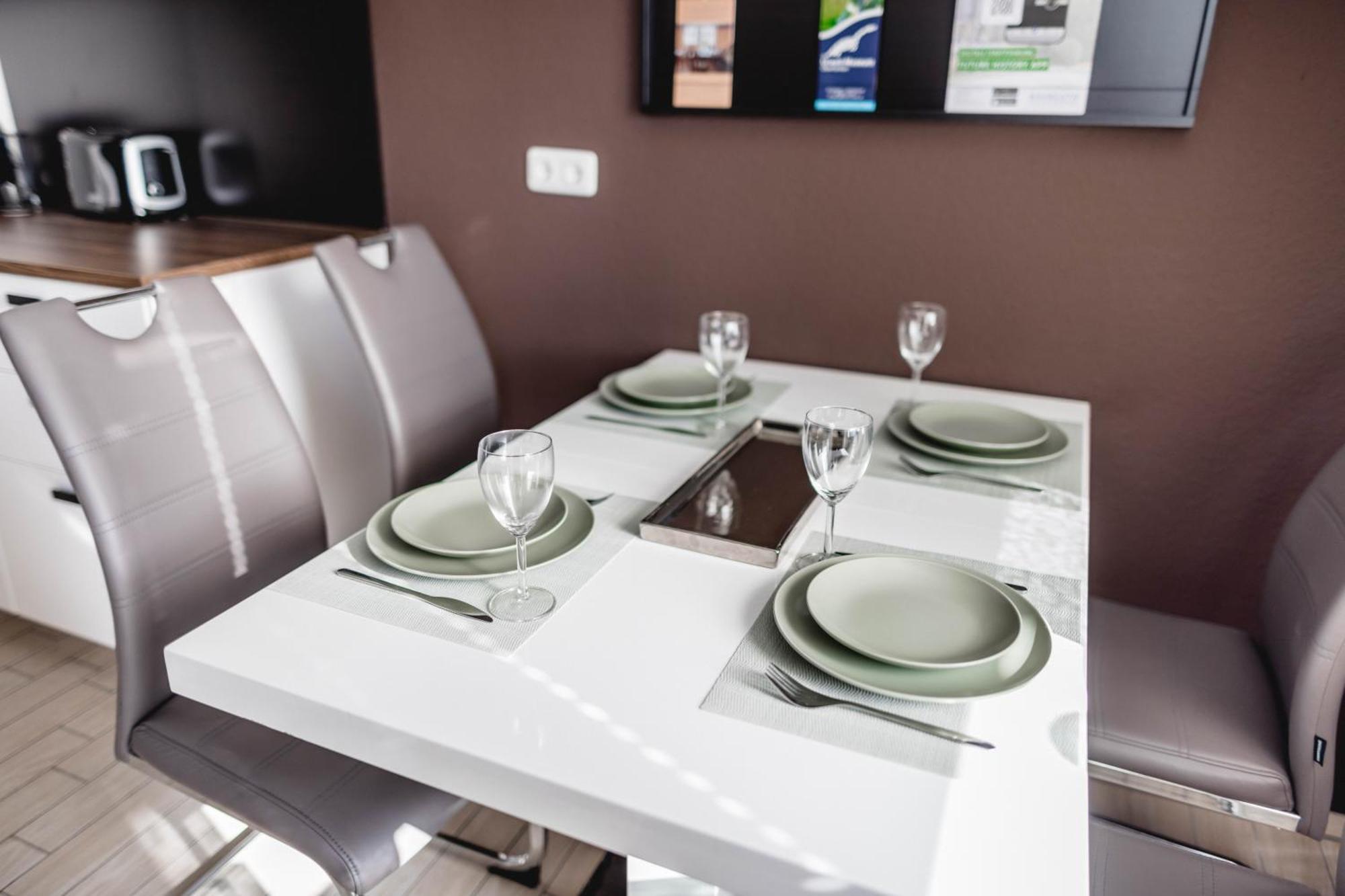 Me Homes - Grosse Moderne Designer-Wohnung Fuer Urlaub Und Business - Mit Kueche, Buero, Balkon Und 2 Parkplaetzen Bayreuth Exterior photo